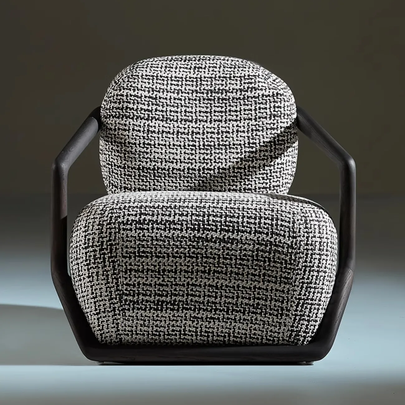 Комфортабельное текстильное кресло MIVICA из ясеня KR38471-32 Комфортабельное текстильное кресло MIVICA из ясеня KR38471-32