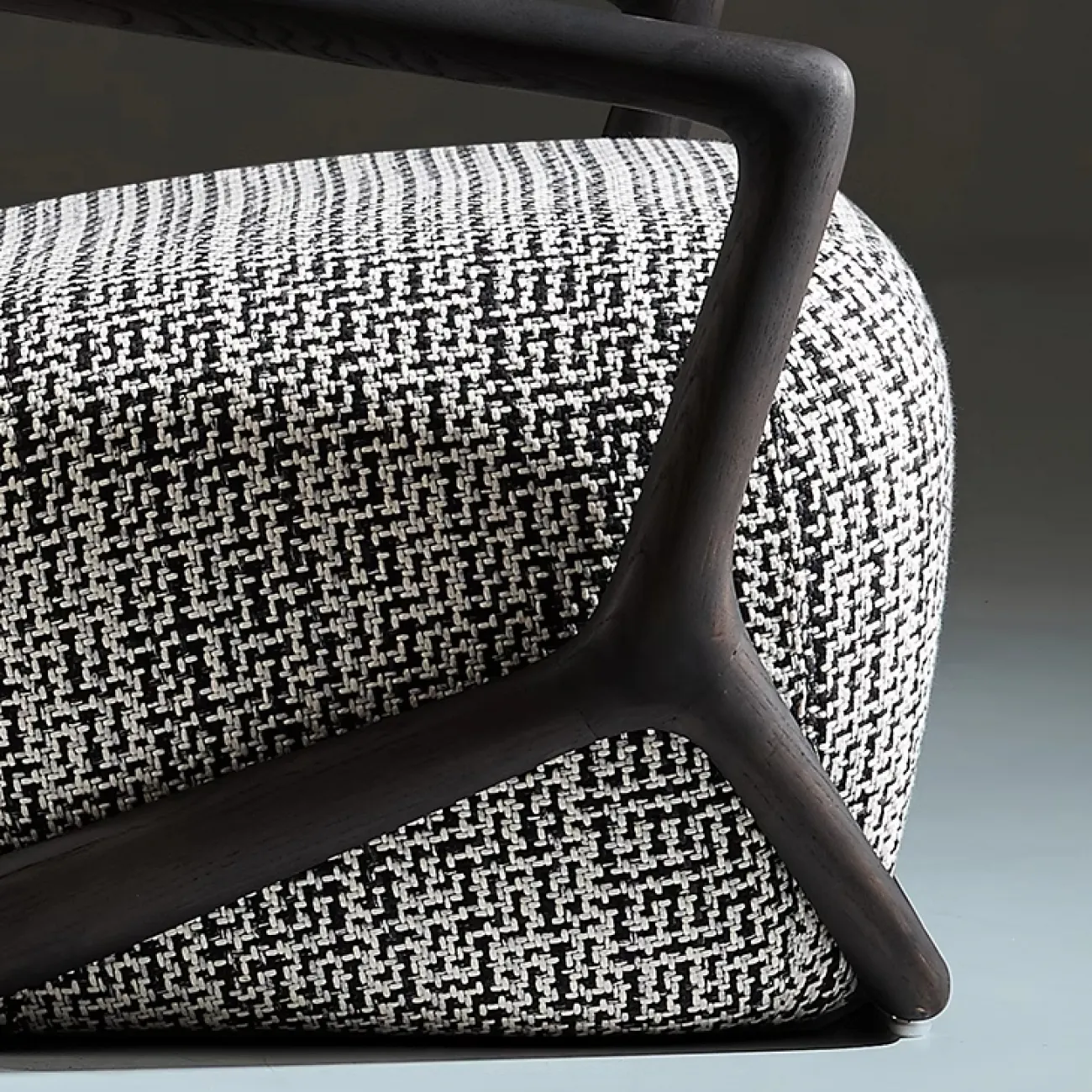 Комфортабельное текстильное кресло MIVICA из ясеня KR38471-32