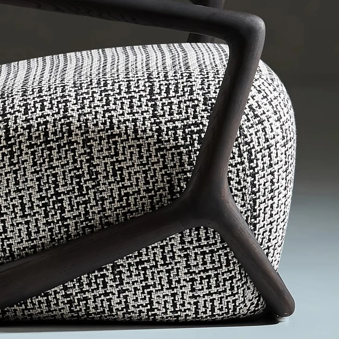 Комфортабельное текстильное кресло MIVICA из ясеня KR38471-32 Комфортабельное текстильное кресло MIVICA из ясеня KR38471-32