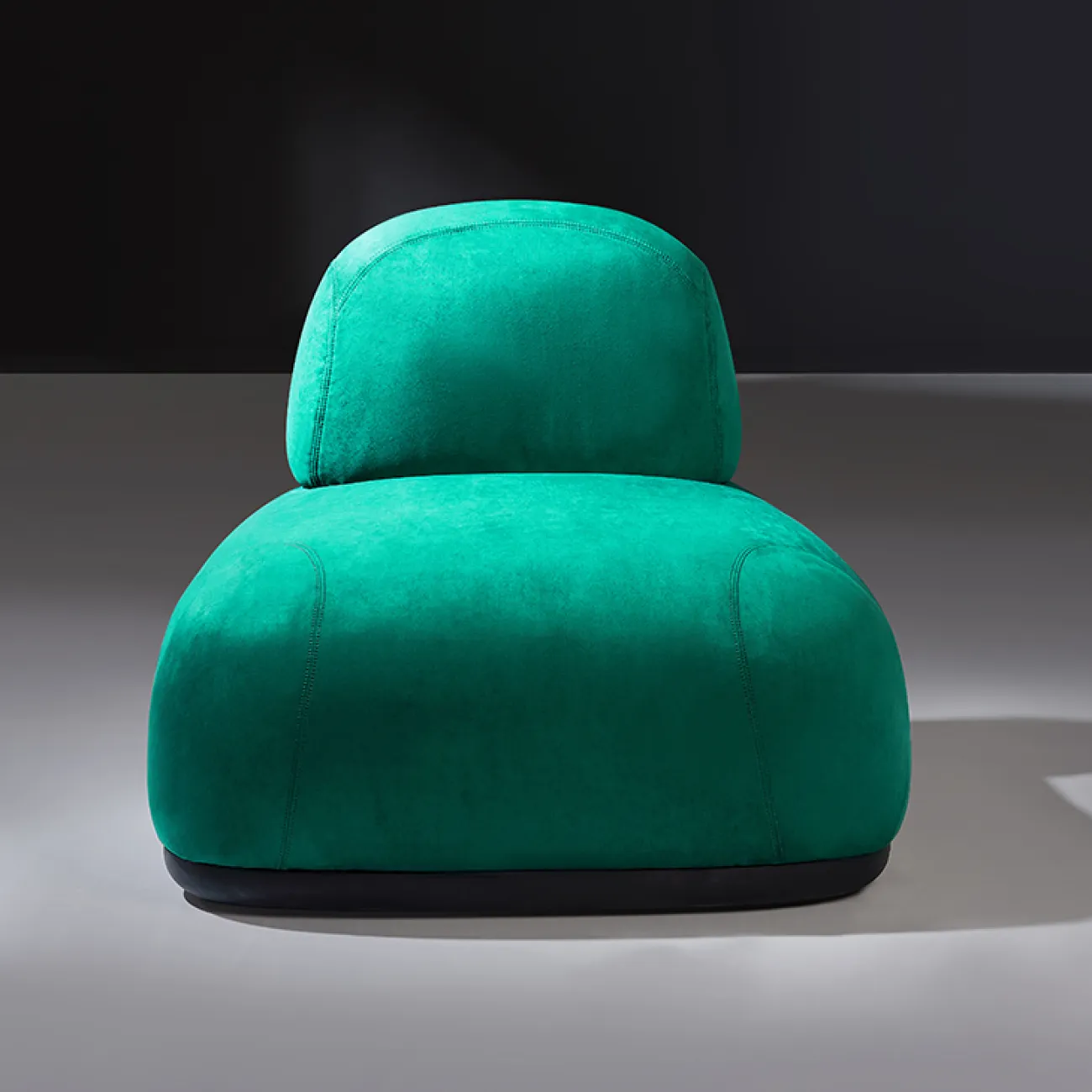 Роскошное кресло MIVICA из дерева и замши KR38474-32 Роскошное кресло MIVICA из дерева и замши KR38474-32