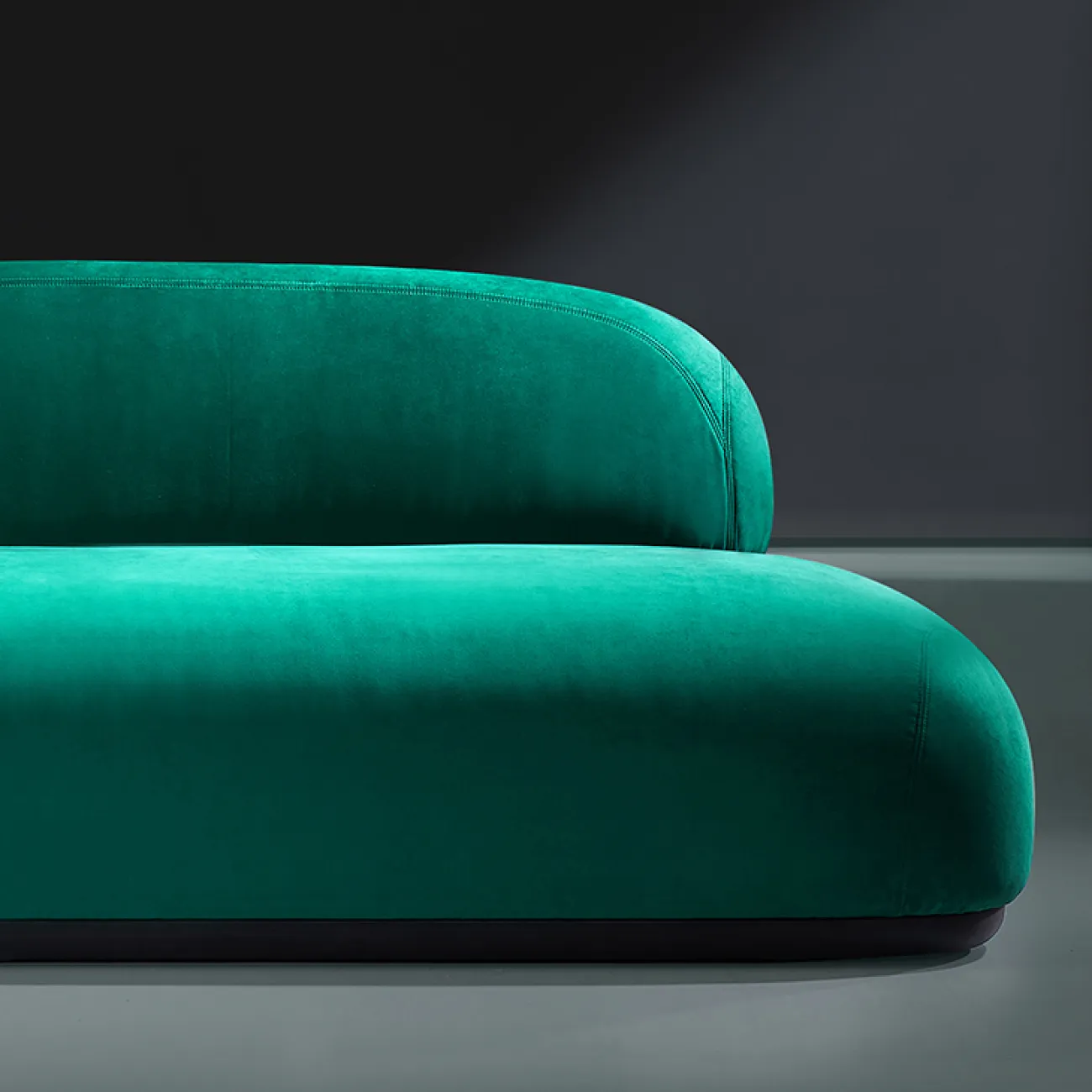 Роскошный диван MIVICA из замши DV38475-32