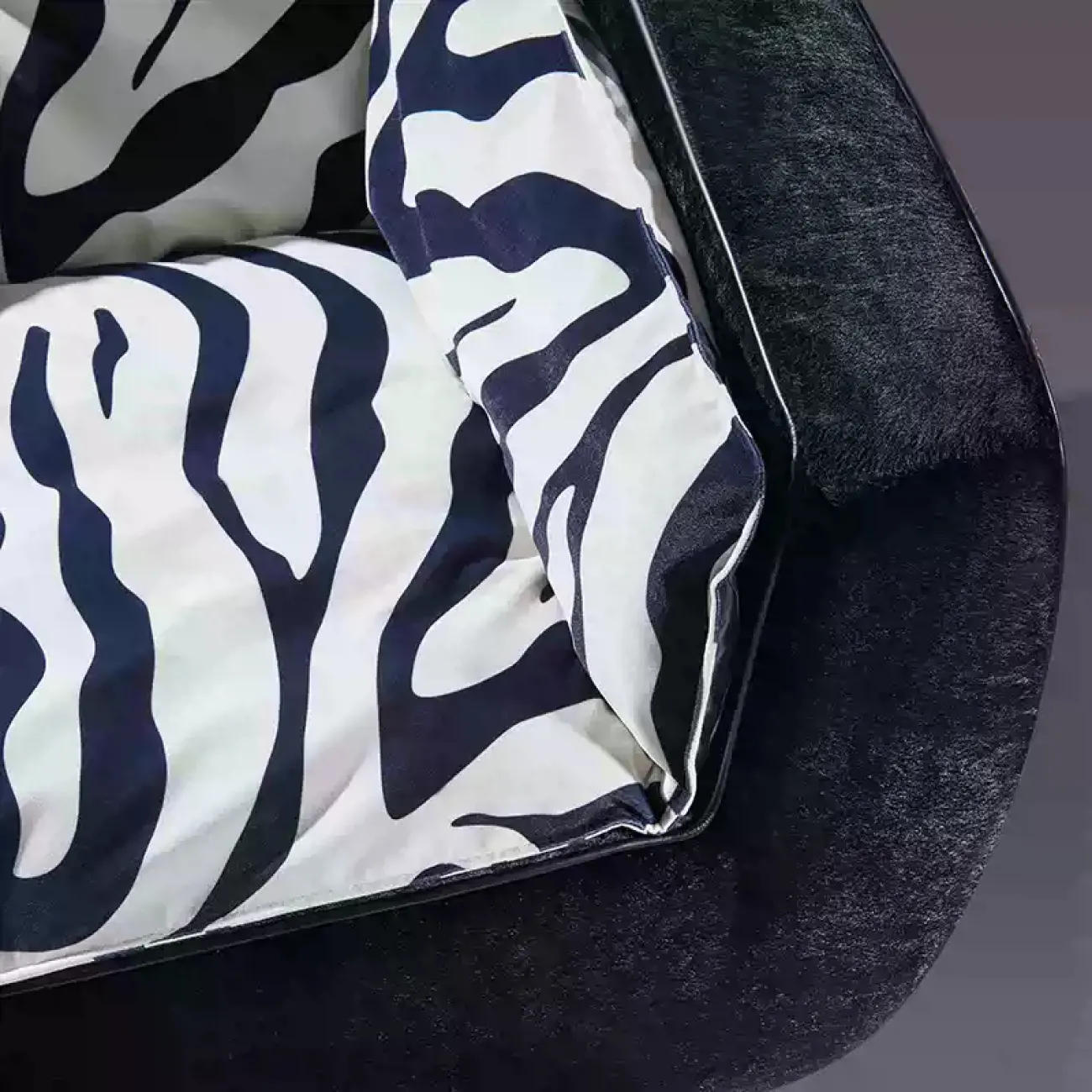 Комфортабельный диван MIVICA из плюша DV38478-32 Комфортабельный диван MIVICA из плюша DV38478-32