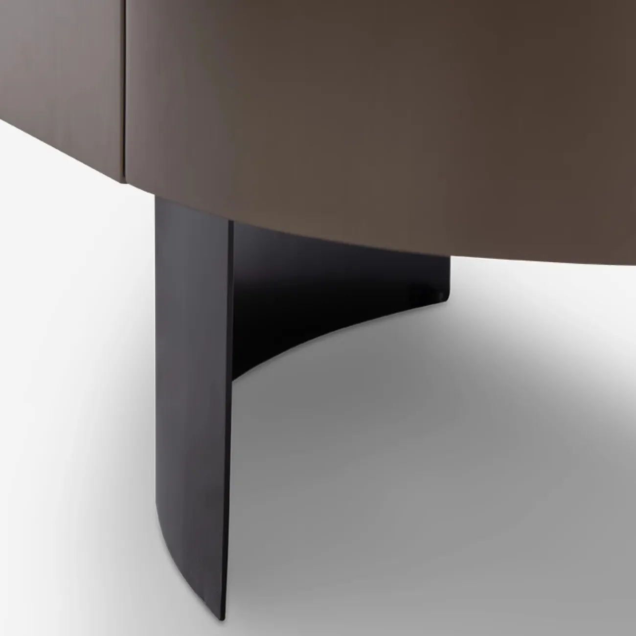 Элегантный комод MIVICA бронзового цвета с каменной столешницей KD38481-32 Элегантный комод MIVICA бронзового цвета с каменной столешницей KD38481-32