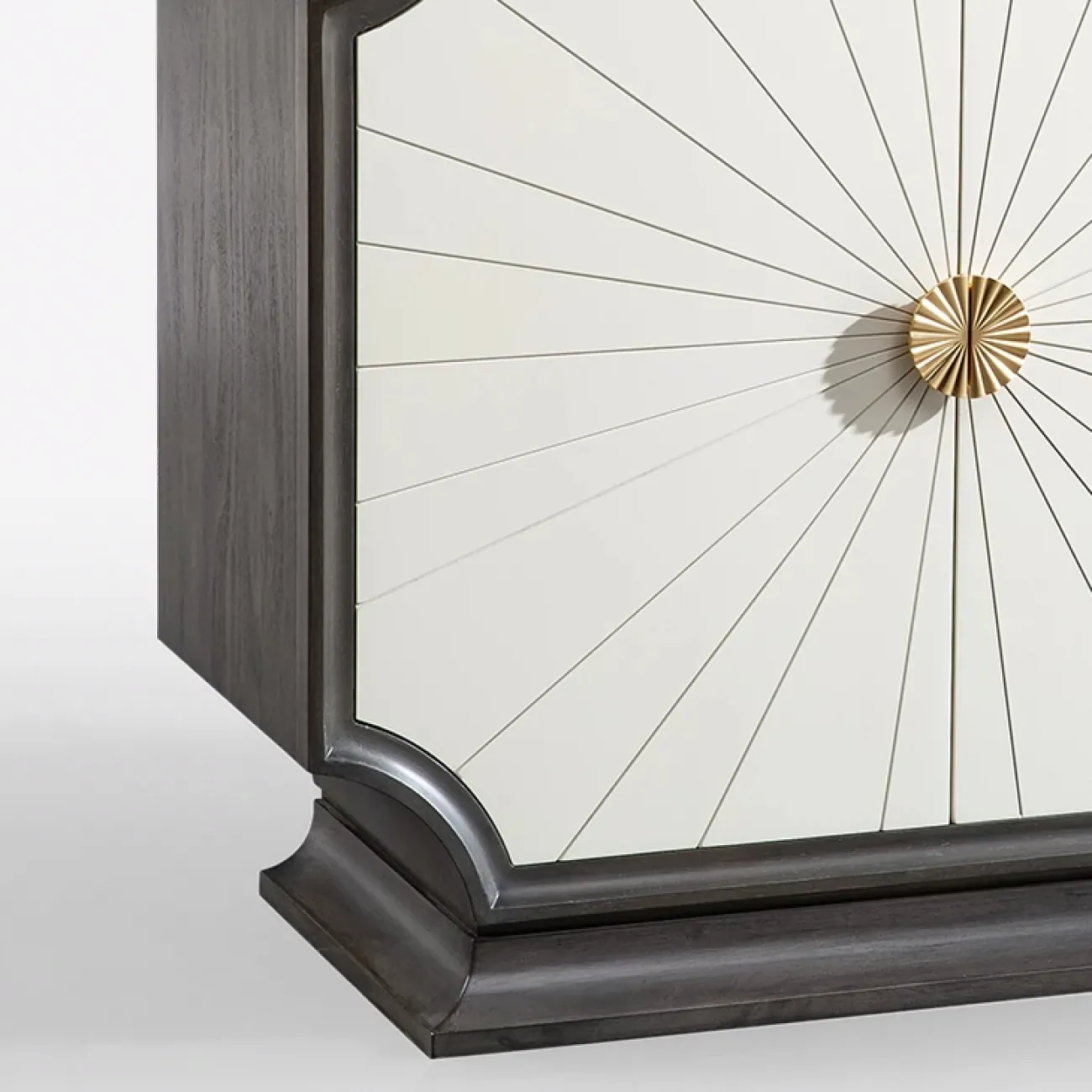 Элегантный комод MIVICA из дуба KD38503-32