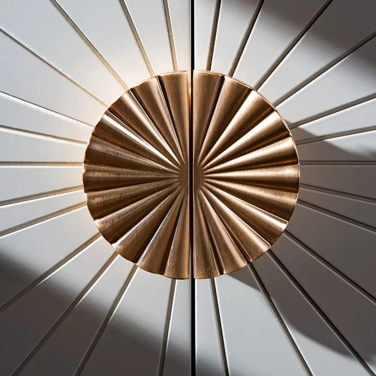 Элегантный комод MIVICA из дуба KD38503-32