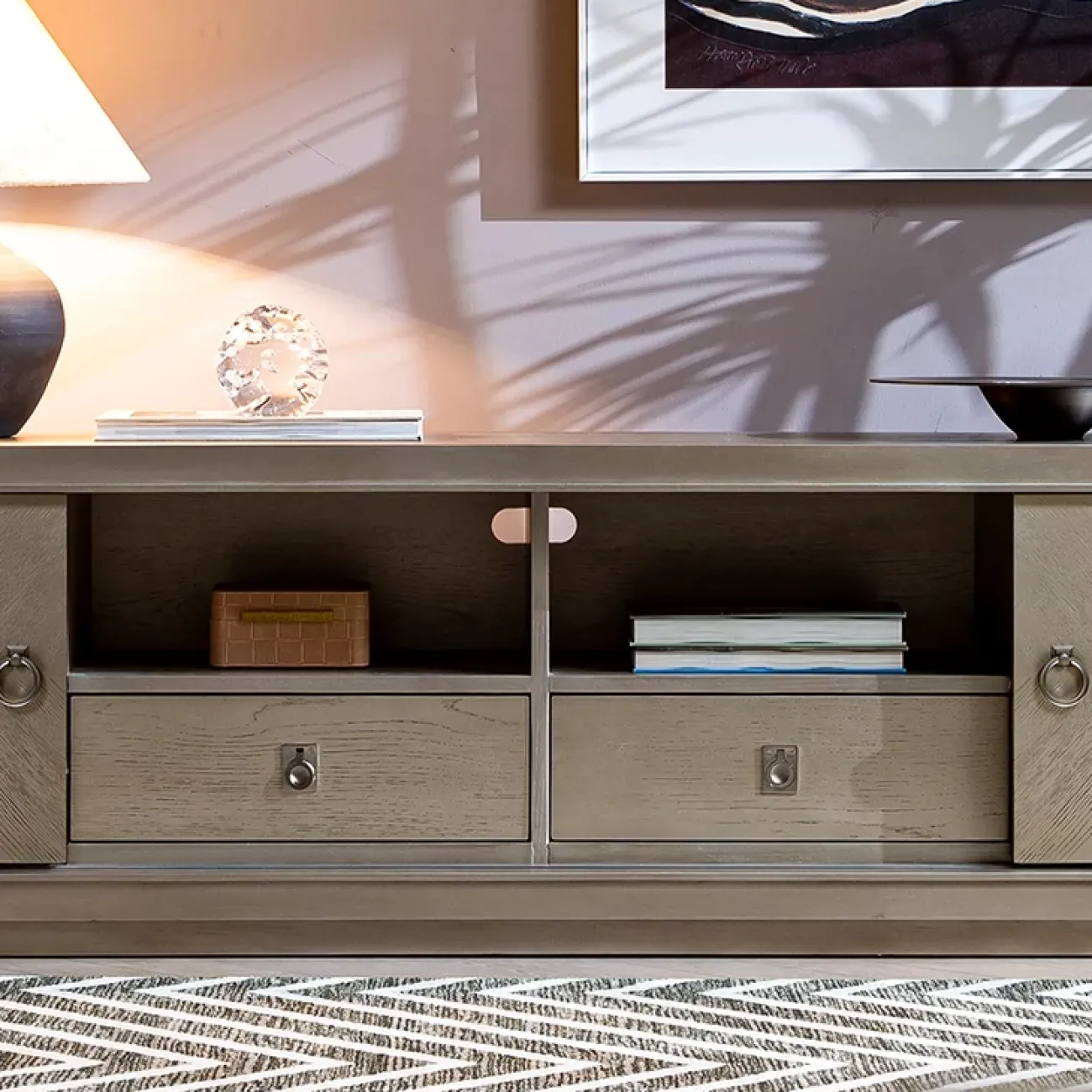 Классическая тумба под телевизор MIVICA из белого дуба TB38505-32