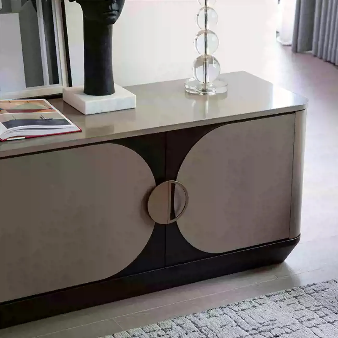 Классическая тумба под телевизор MIVICA из белого дуба TB38507-32