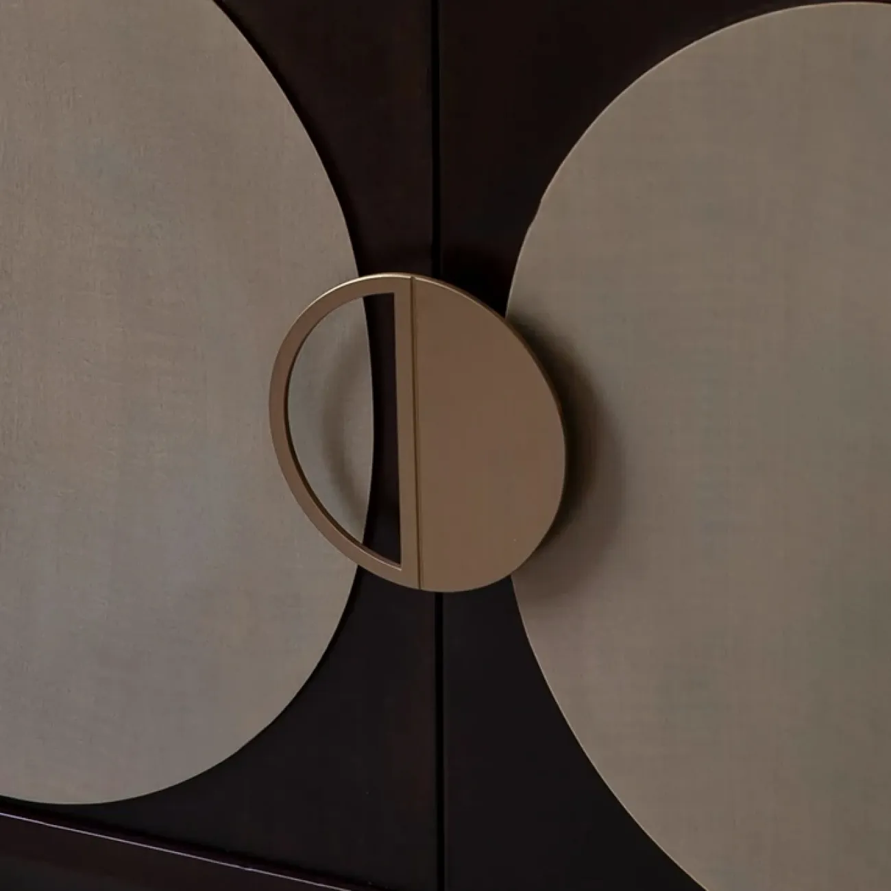 Классическая тумба под телевизор MIVICA из белого дуба TB38507-32