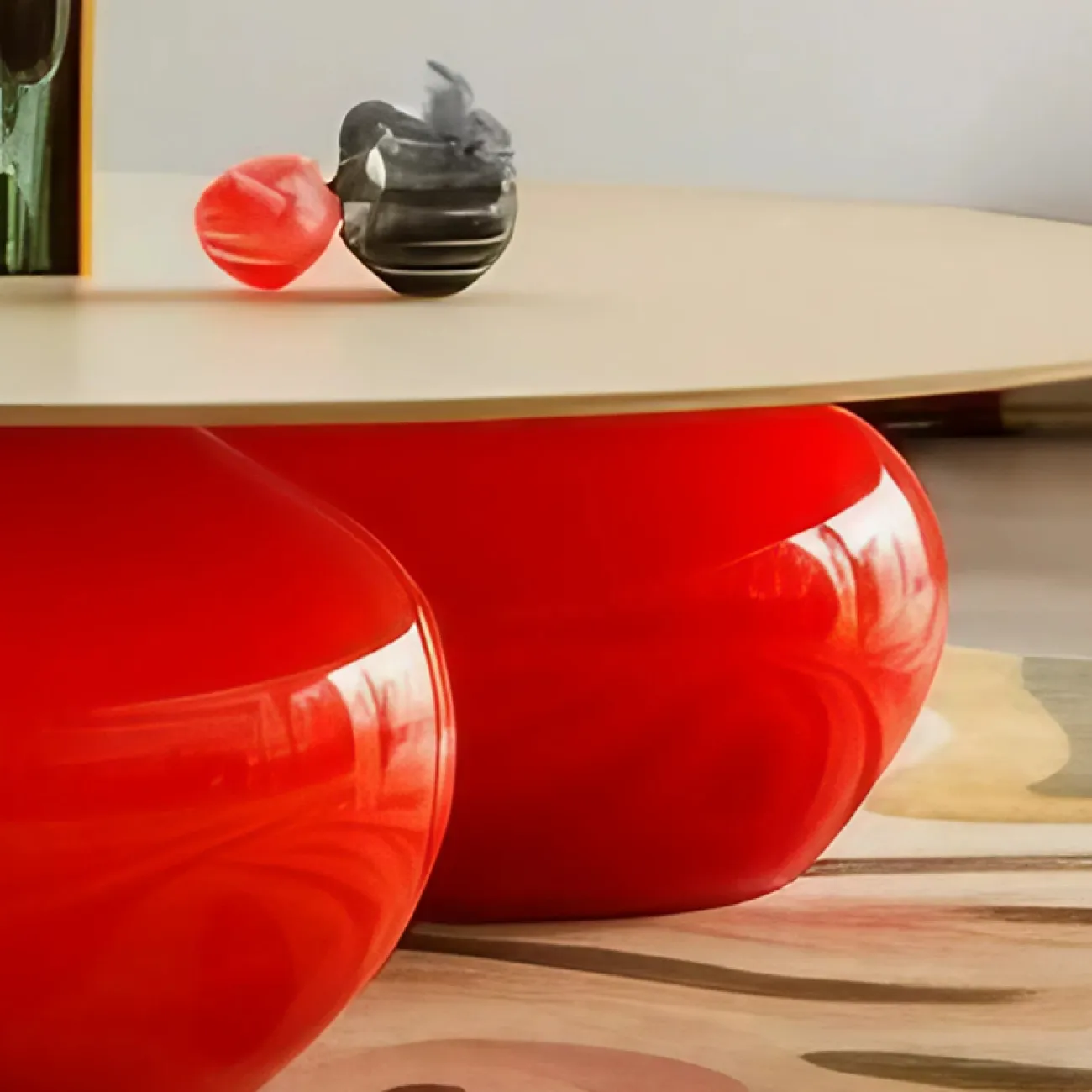 Яркий журнальный столик Love Creation от MIVICA из дерева JS38550-32