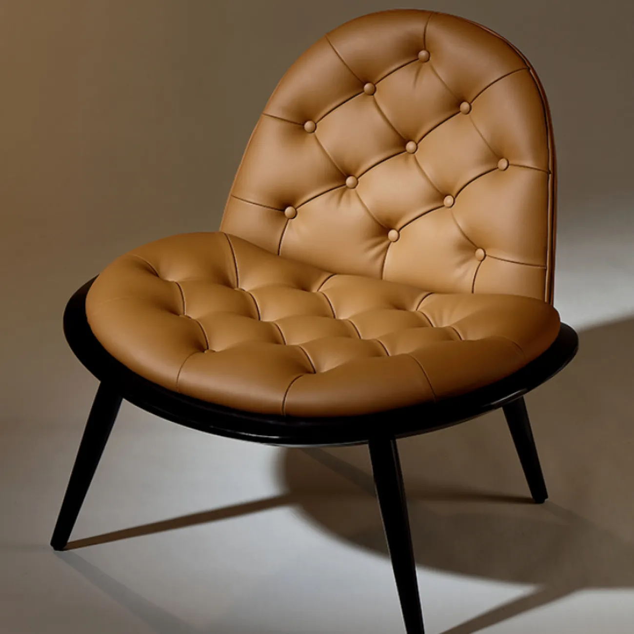 Роскошное кресло MIVICA из кожи и дерева KR38603-32