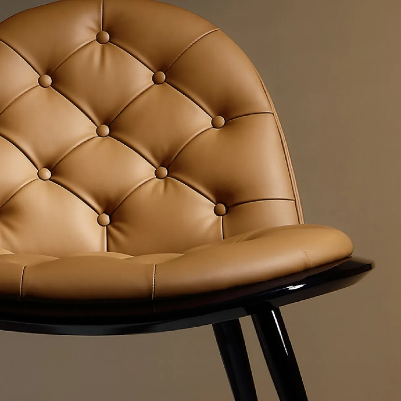 Роскошное кресло MIVICA из кожи и дерева KR38603-32