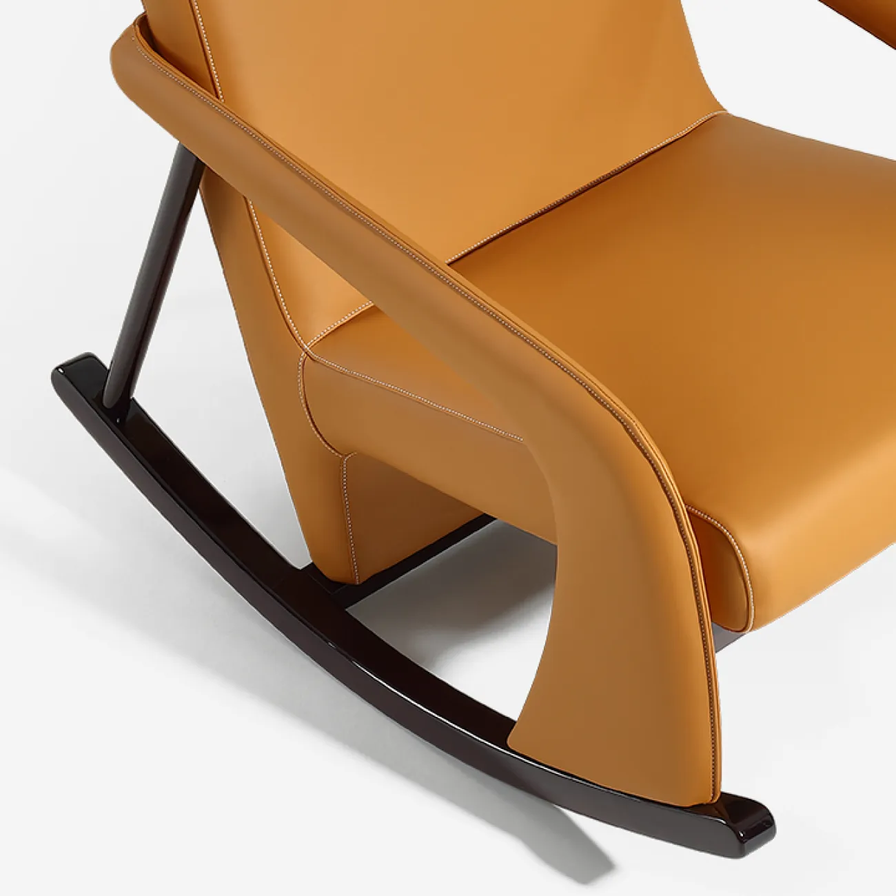 Роскошное кресло-качалка MIVICA  из натуральной кожи KR38608-32