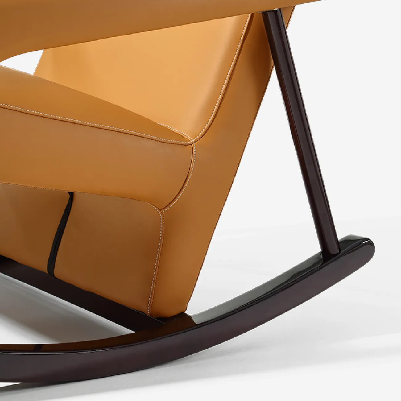 Роскошное кресло-качалка MIVICA  из натуральной кожи KR38608-32