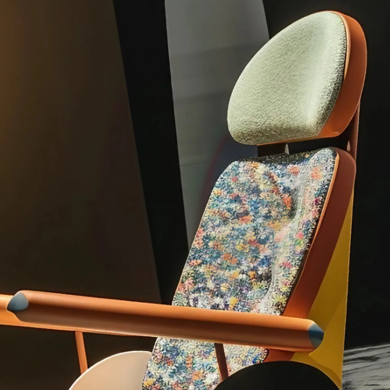 Необычное кресло-качалка Memphis Art от MIVICA из дерева KR38617-32