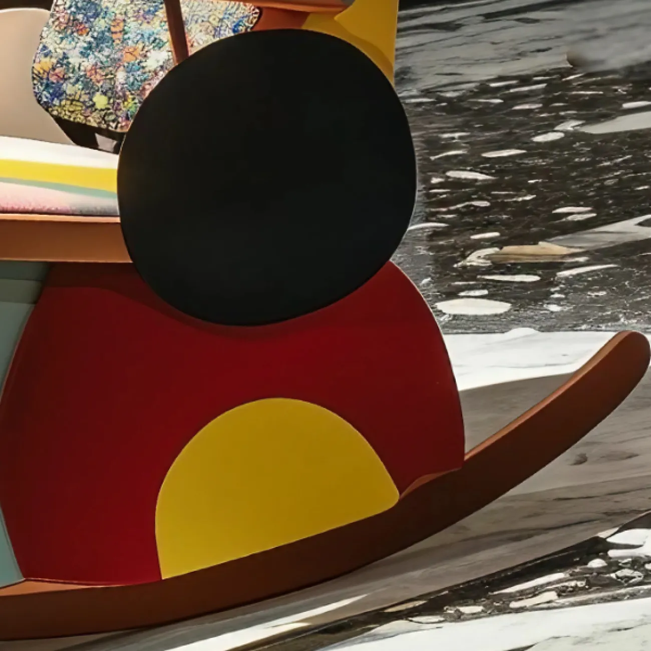 Необычное кресло-качалка Memphis Art от MIVICA из дерева KR38617-32