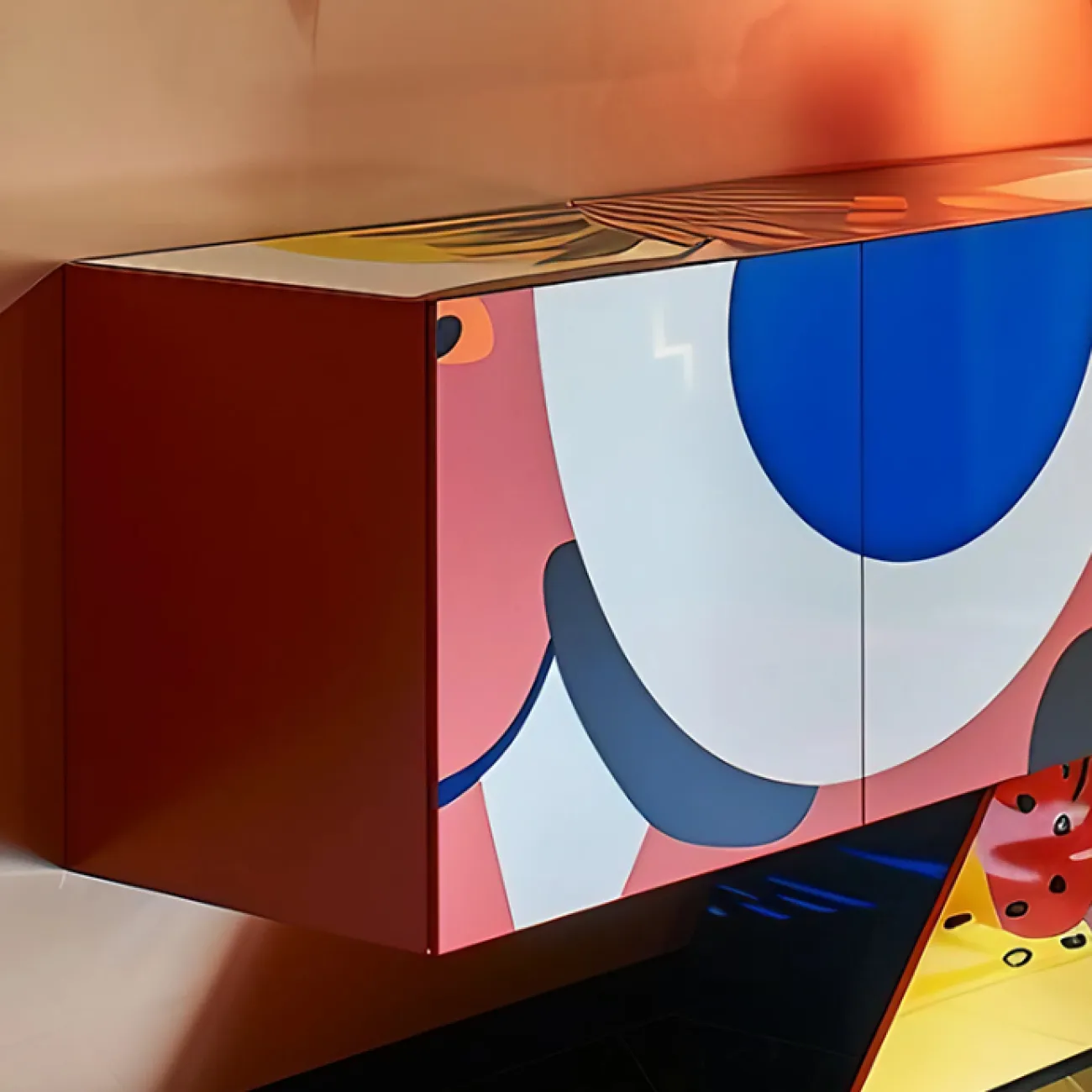 Яркий дизайнерский комод Love Creation от MIVICA из дерева KD38621-32