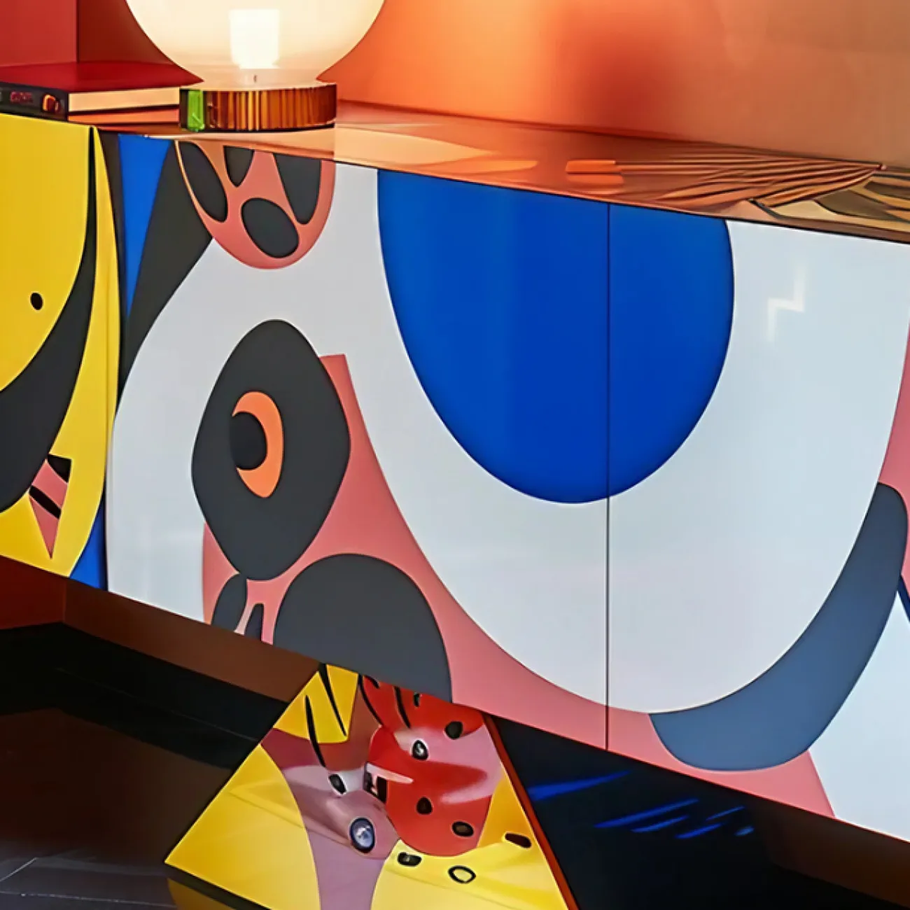 Яркий дизайнерский комод Love Creation от MIVICA из дерева KD38621-32