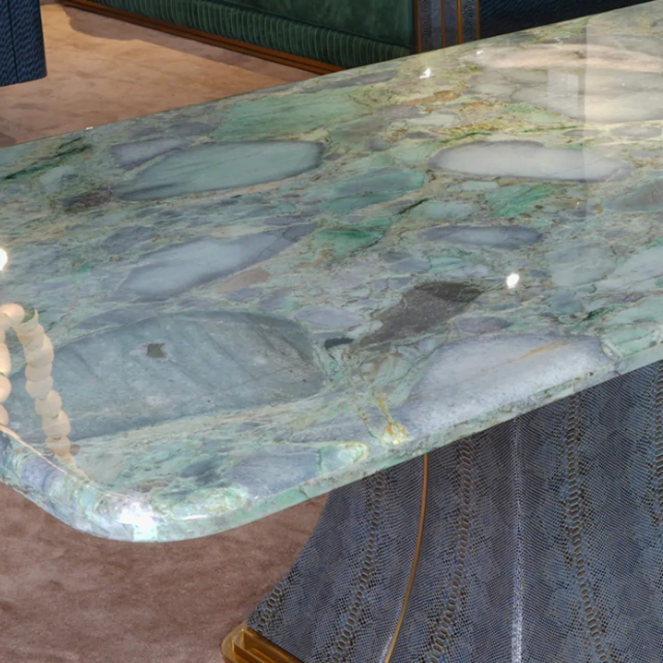 Роскошный обеденный стол MIVICA из дерева и мрамора OS38648-32