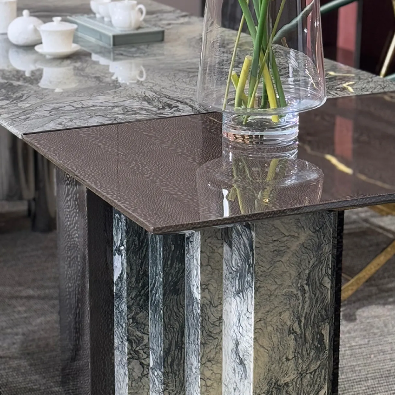 Элегантный чайный столик MIVICA из бука и мрамора CH38659-32