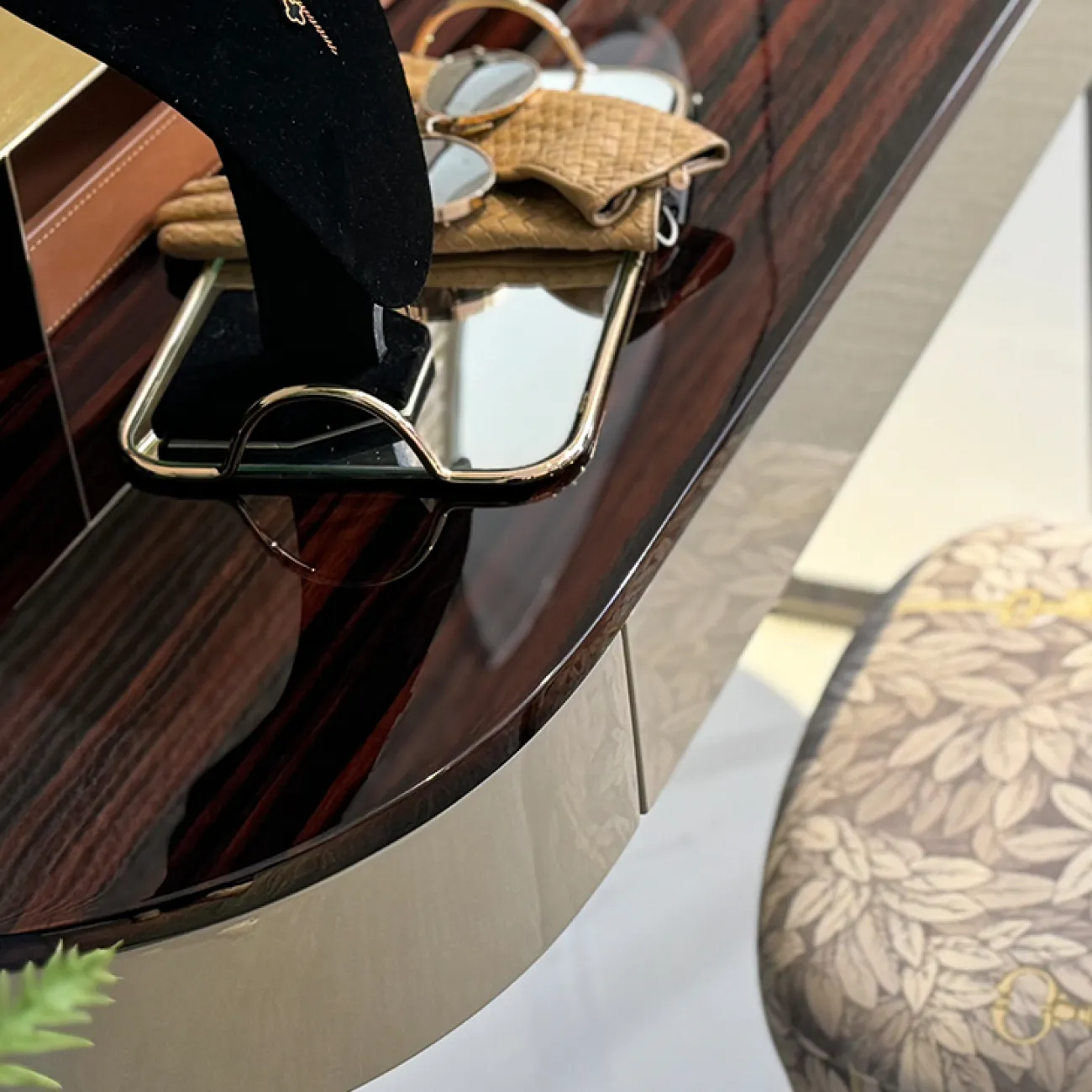 Элегантный туалетный столик с зеркалом MIVICA из бука TS38678-32