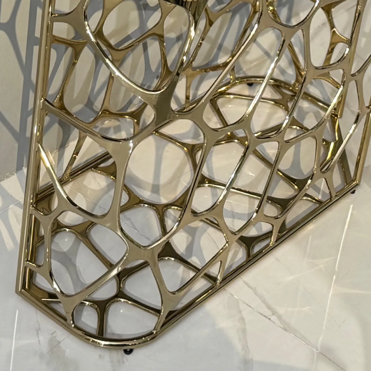 Ажурный пристенный столик MIVICA из дерева ST38688-32