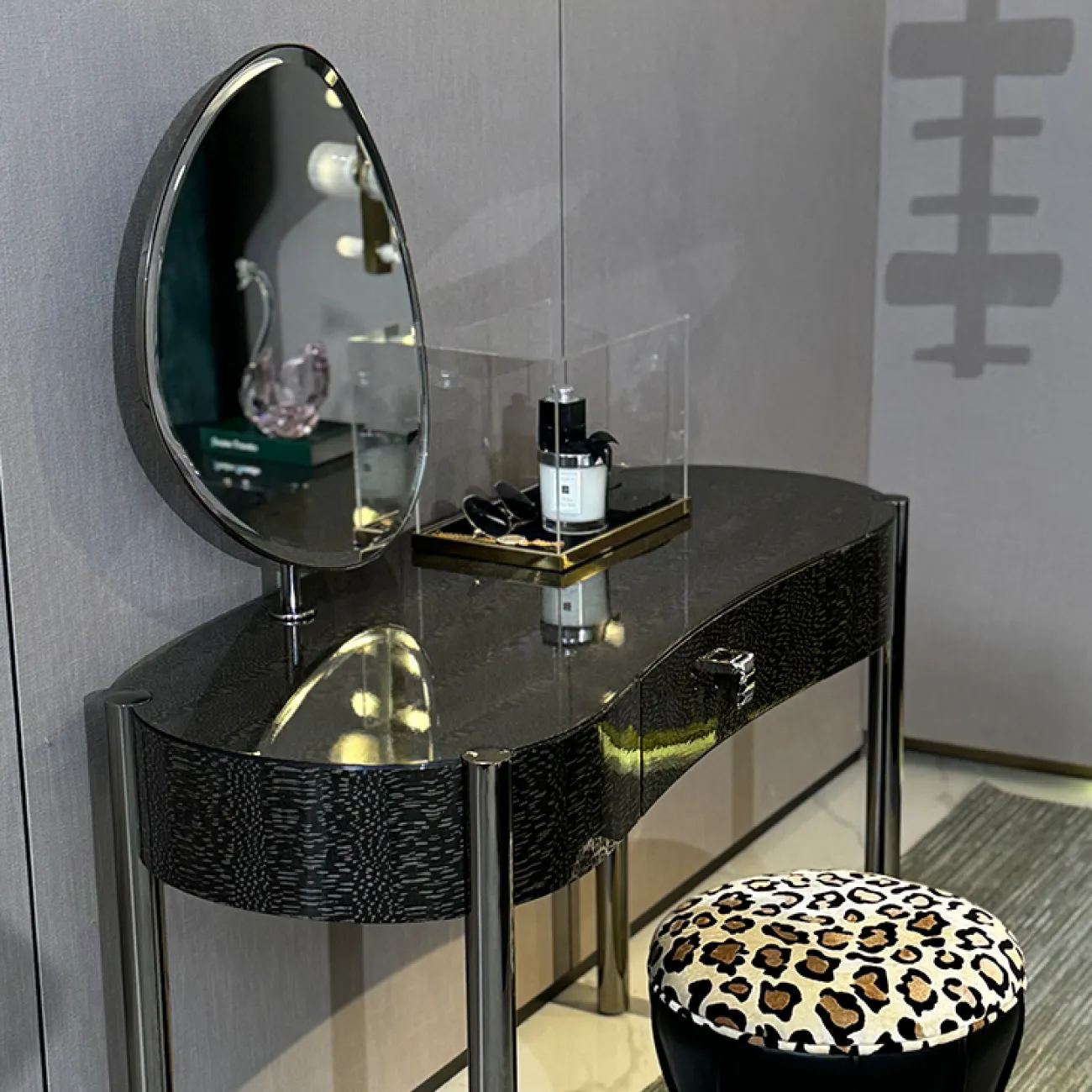 Элегантный туалетный столик с зеркалом MIVICA из бука TS38699-32 Элегантный туалетный столик с зеркалом MIVICA из бука TS38699-32