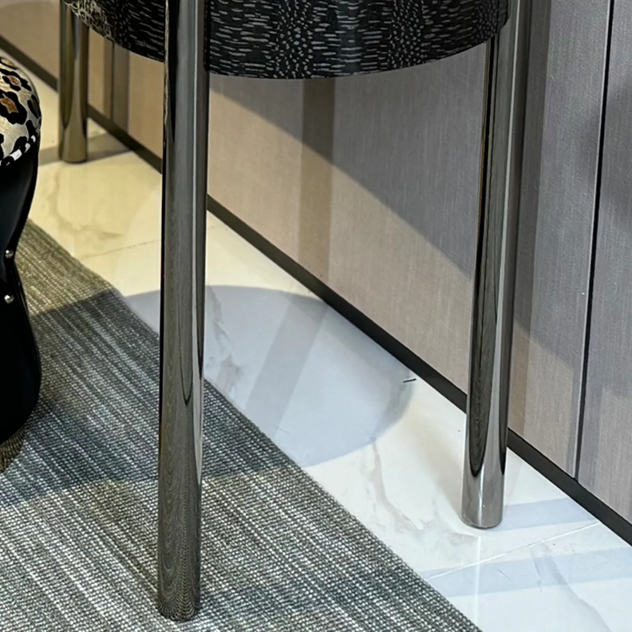 Элегантный туалетный столик с зеркалом MIVICA из бука TS38699-32 Элегантный туалетный столик с зеркалом MIVICA из бука TS38699-32