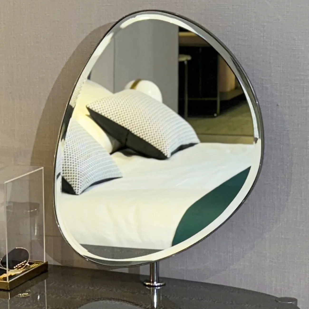 Элегантный туалетный столик с зеркалом MIVICA из бука TS38699-32 Элегантный туалетный столик с зеркалом MIVICA из бука TS38699-32