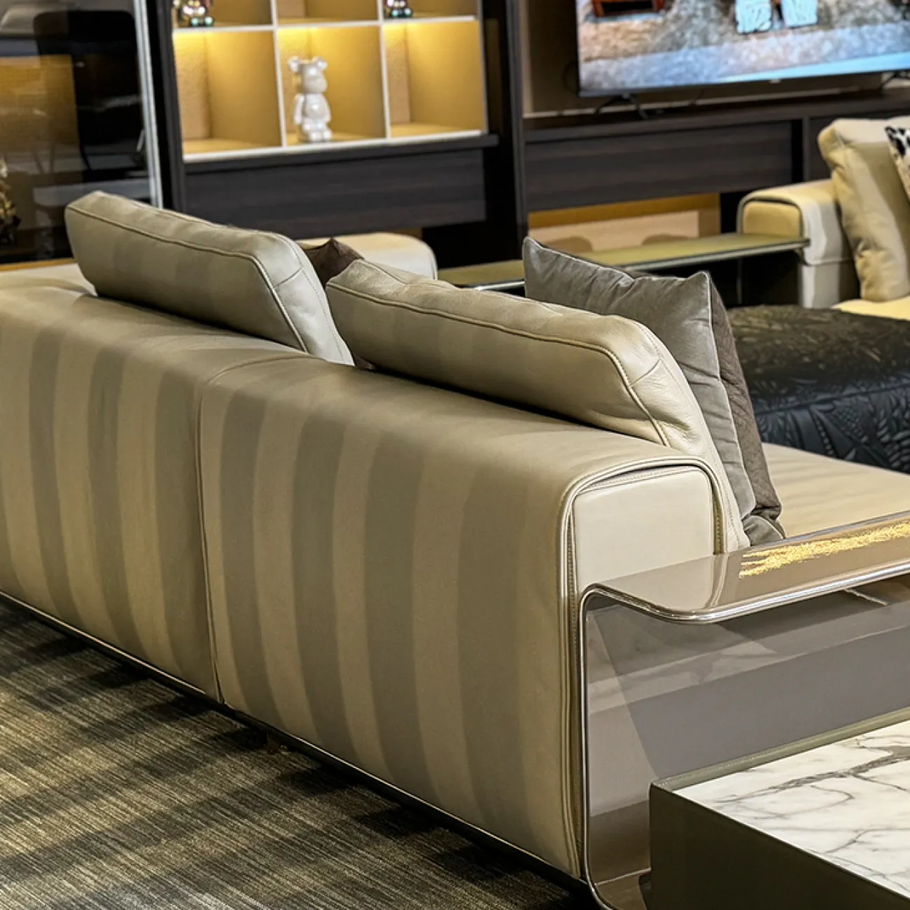 Просторный угловой диван MIVICA из бука и натуральной кожи DV38716-32