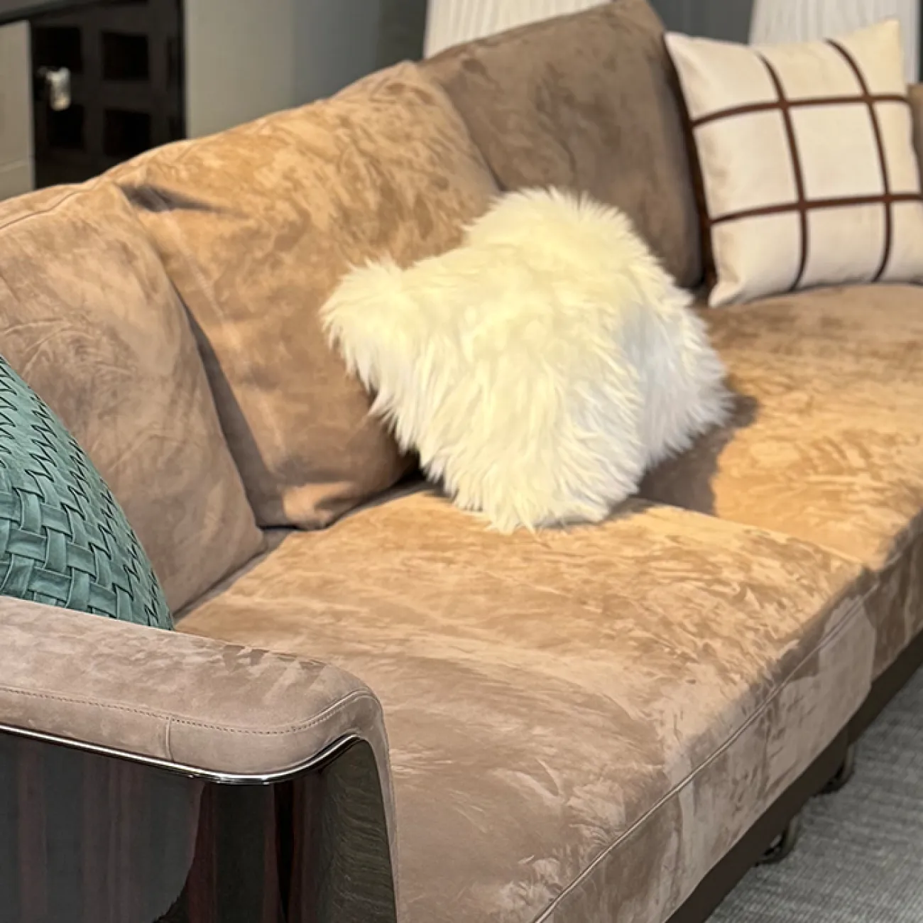 Большой угловой диван MIVICA из бука и матовой кожи DV38731-32