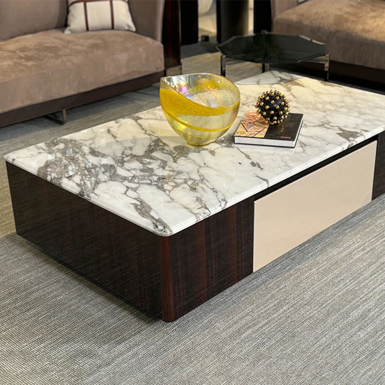 Элегантный журнальный столик MIVICA из мрамора и бука JS38732-32