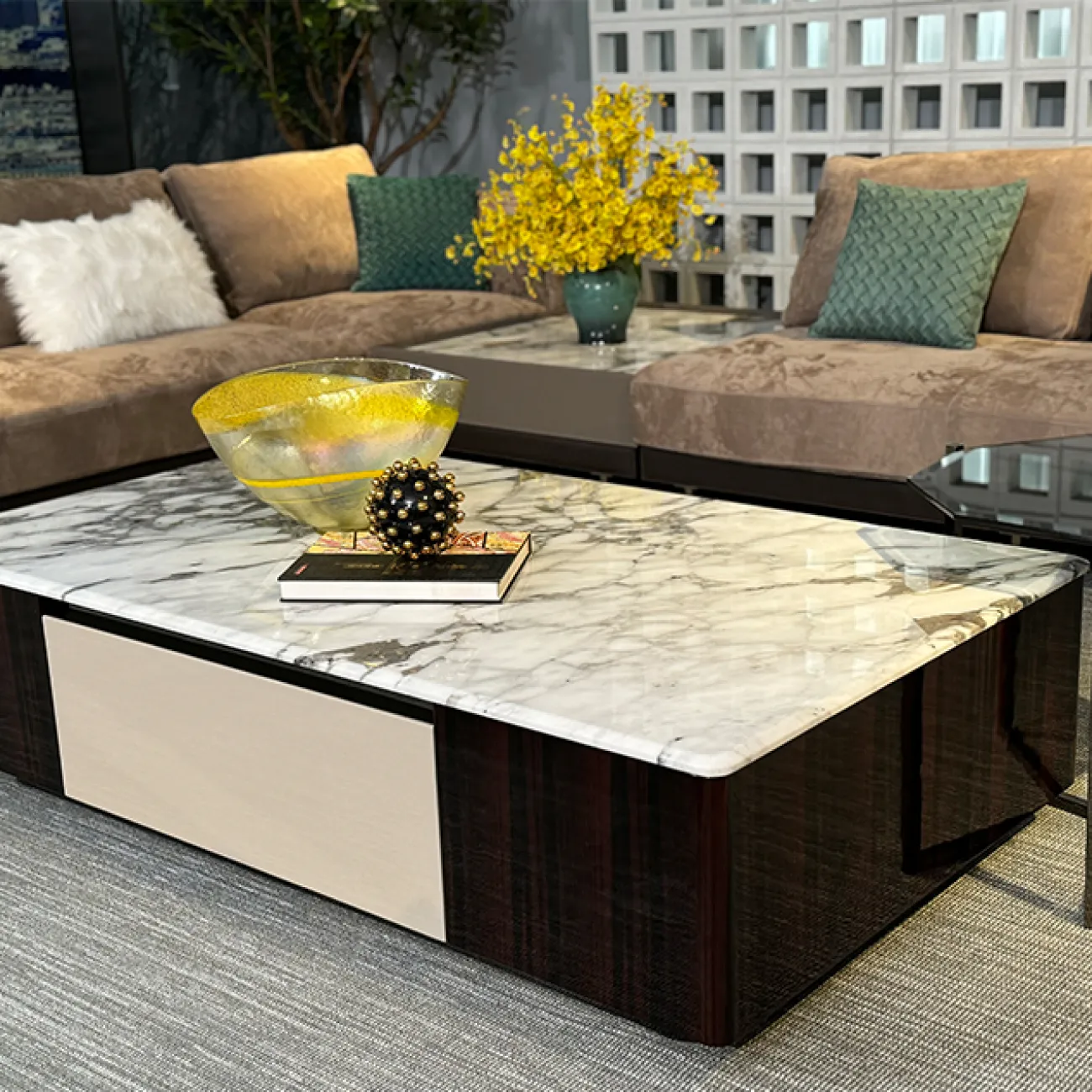 Элегантный журнальный столик MIVICA из мрамора и бука JS38732-32