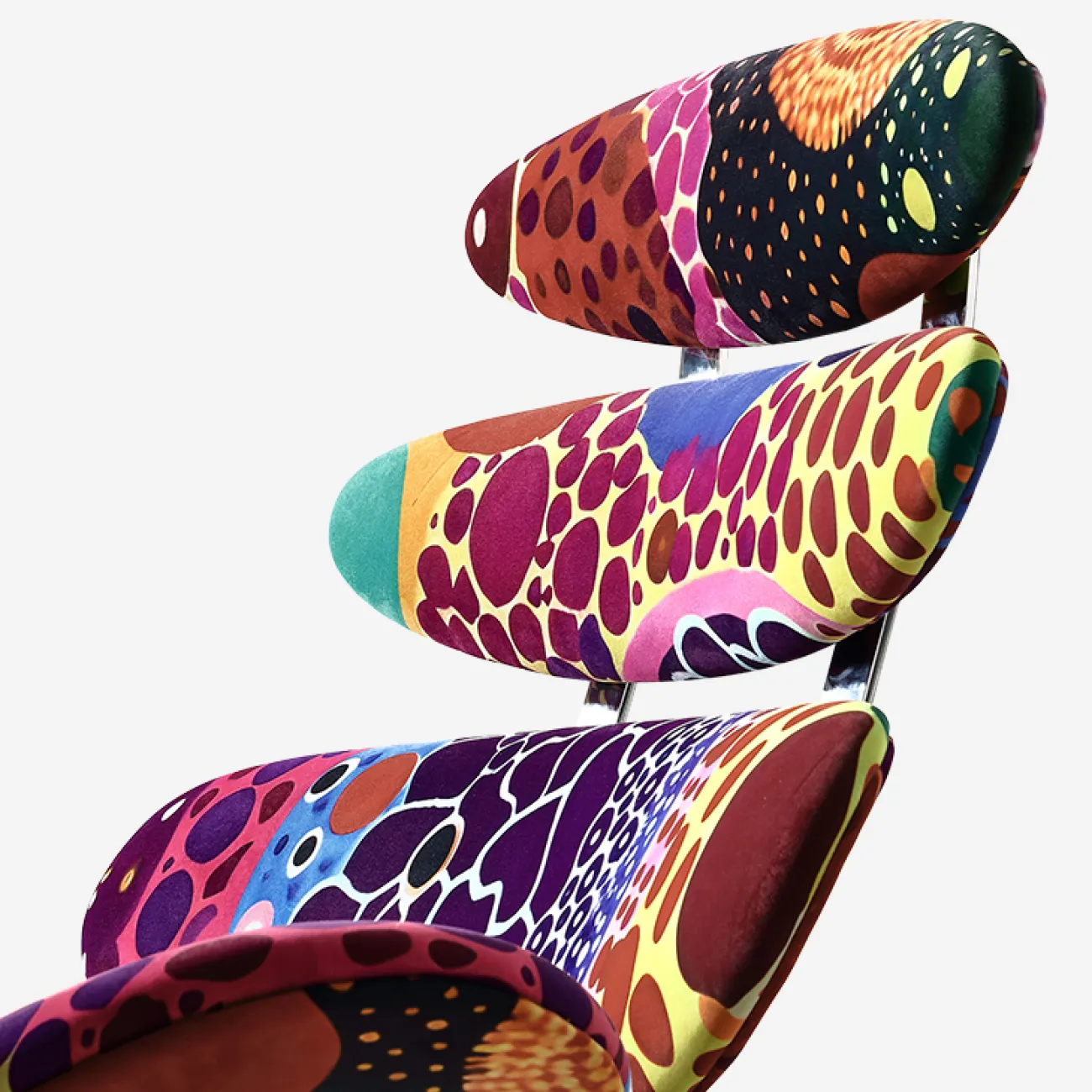 Яркое кресло "Граффити" MIVICA с подставкой под ноги KR38733-32