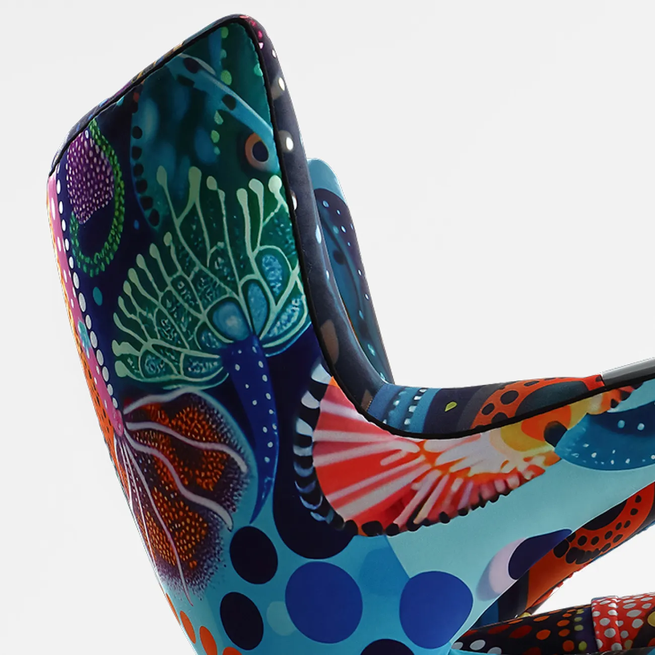 Комфортабельное кресло "Граффити" MIVICA с ярким принтом KR38737-32