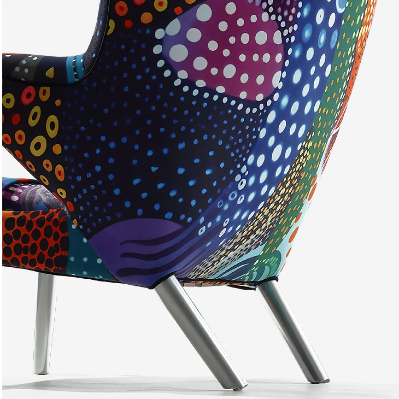 Комфортабельное кресло "Граффити" MIVICA с ярким принтом KR38737-32