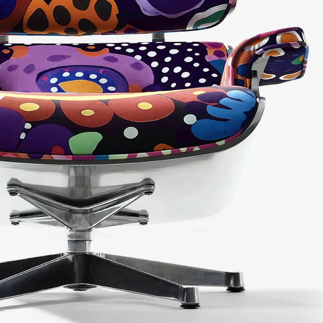 Яркое кресло "Граффити" MIVICA с подставкой под ноги KR38738-32