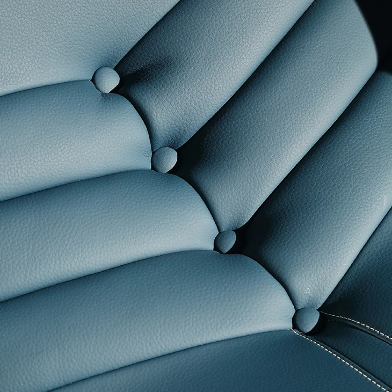 Роскошное кресло-качалка MIVICA из дерева и кожи KR38744-32 Роскошное кресло-качалка MIVICA из дерева и кожи KR38744-32