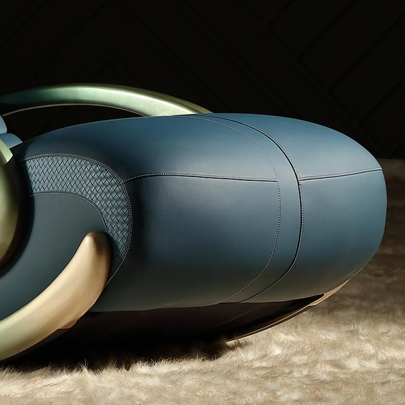 Роскошное кресло-качалка MIVICA из дерева и кожи KR38744-32 Роскошное кресло-качалка MIVICA из дерева и кожи KR38744-32