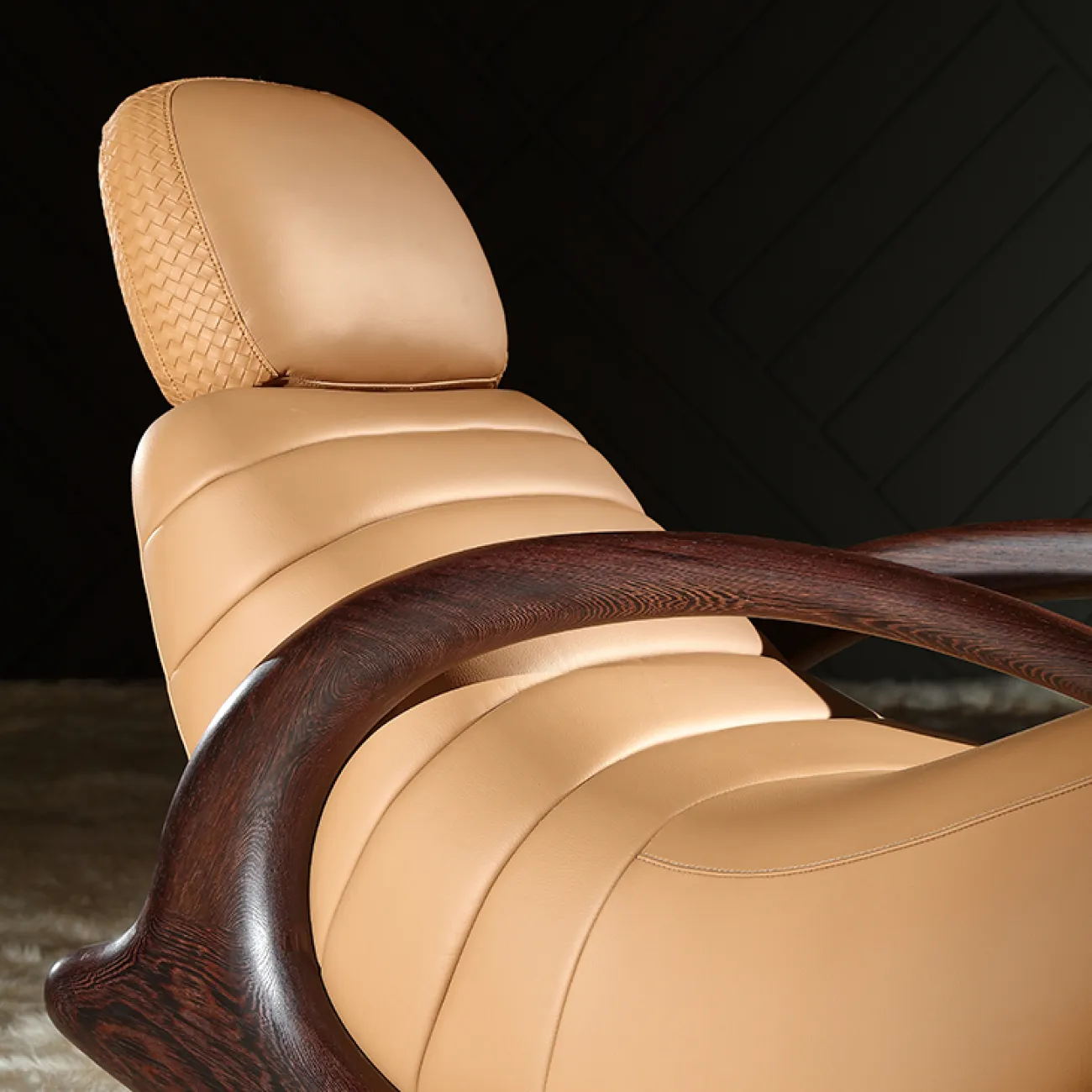 Роскошное кресло-качалка MIVICA из дерева и кожи KR38745-32