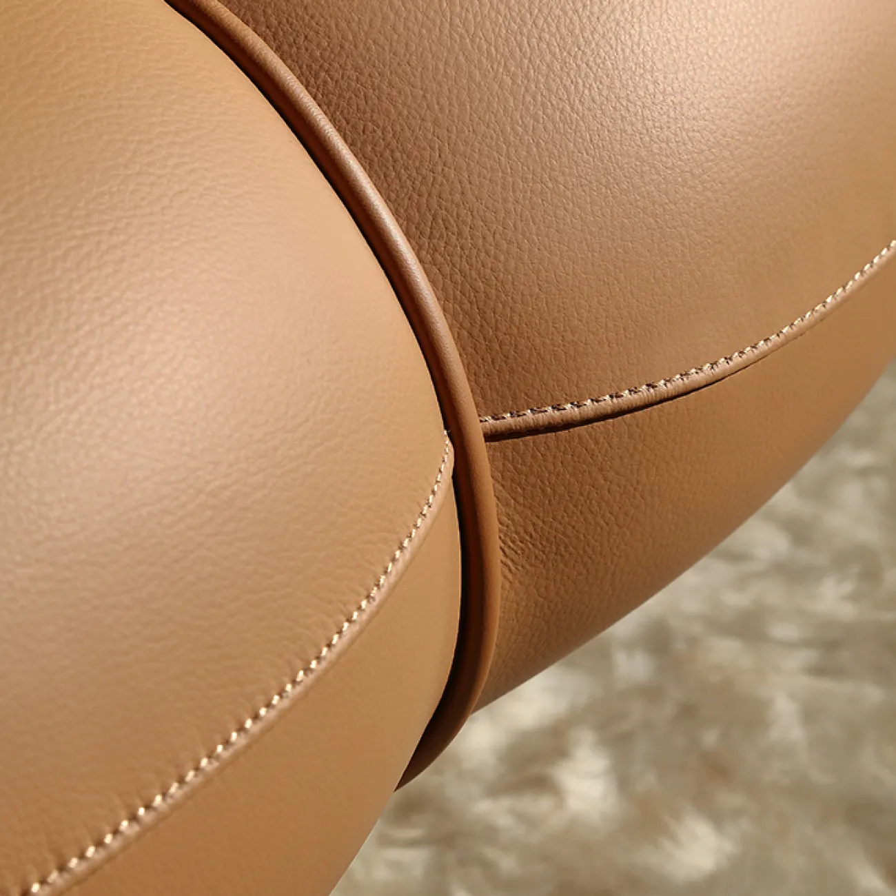 Роскошное кресло-качалка MIVICA из дерева и кожи KR38745-32 Роскошное кресло-качалка MIVICA из дерева и кожи KR38745-32