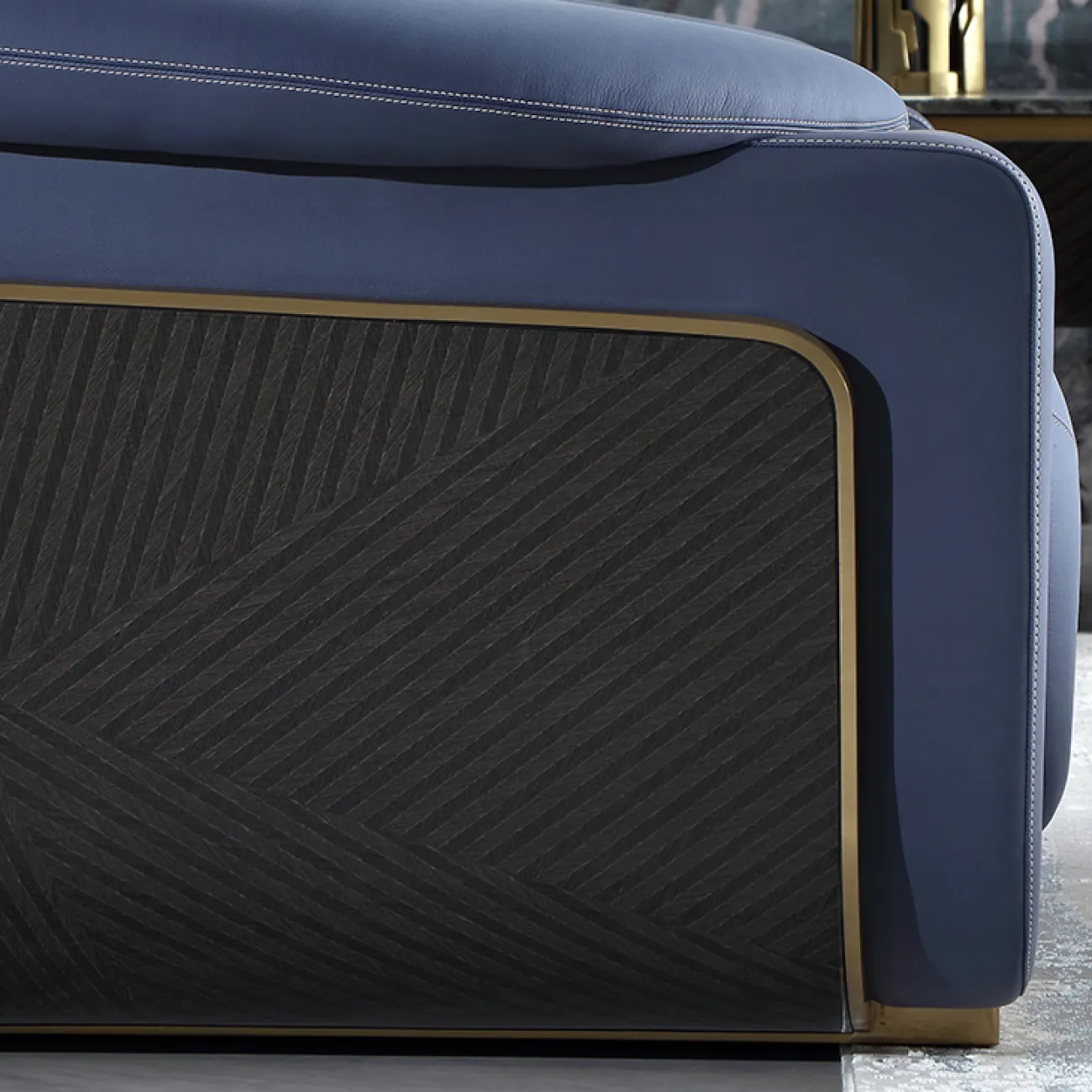 Респектабельный диван MIVICA из натуральной матовой кожи DV38759-32