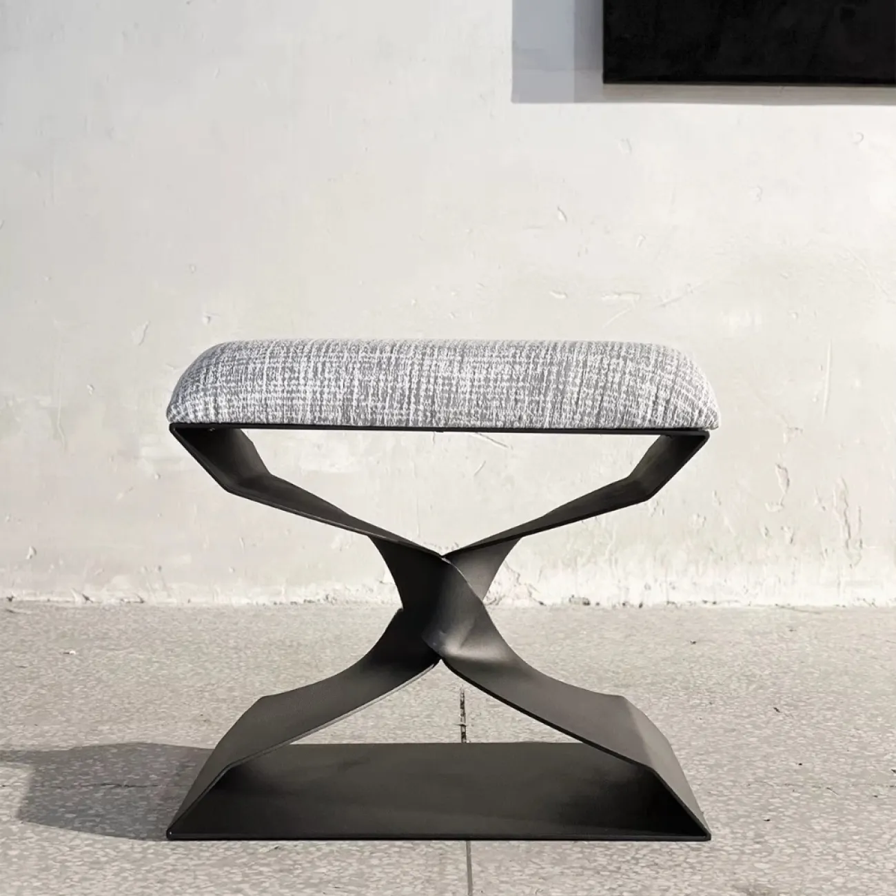 Дизайнерский стальной табурет Yanshe от LaLume Дизайнерский стальной табурет Yanshe от LaLume