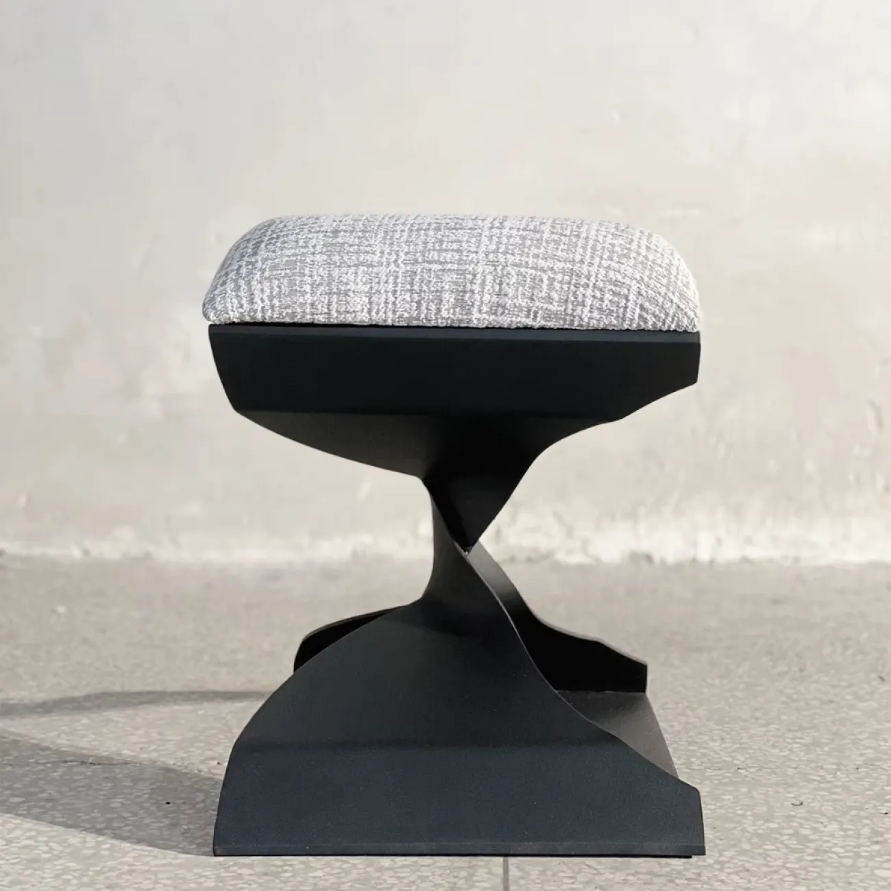 Дизайнерский стальной табурет Yanshe от LaLume Дизайнерский стальной табурет Yanshe от LaLume