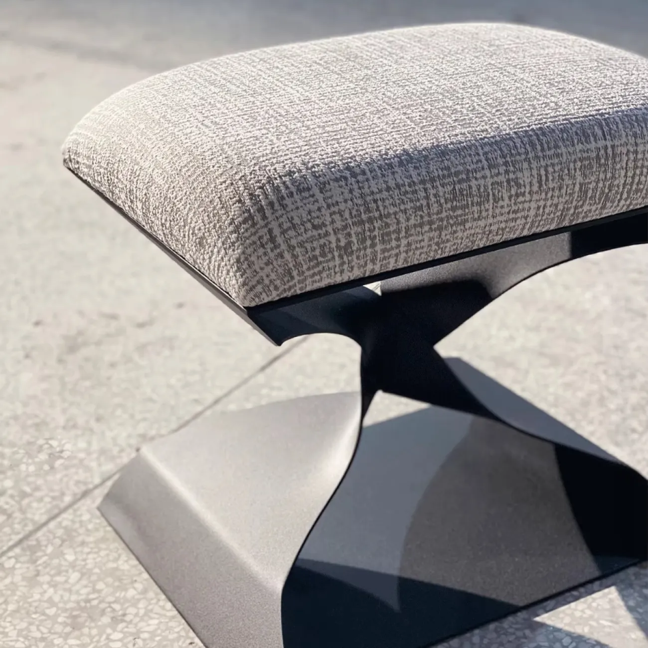 Дизайнерский стальной табурет Yanshe от LaLume Дизайнерский стальной табурет Yanshe от LaLume