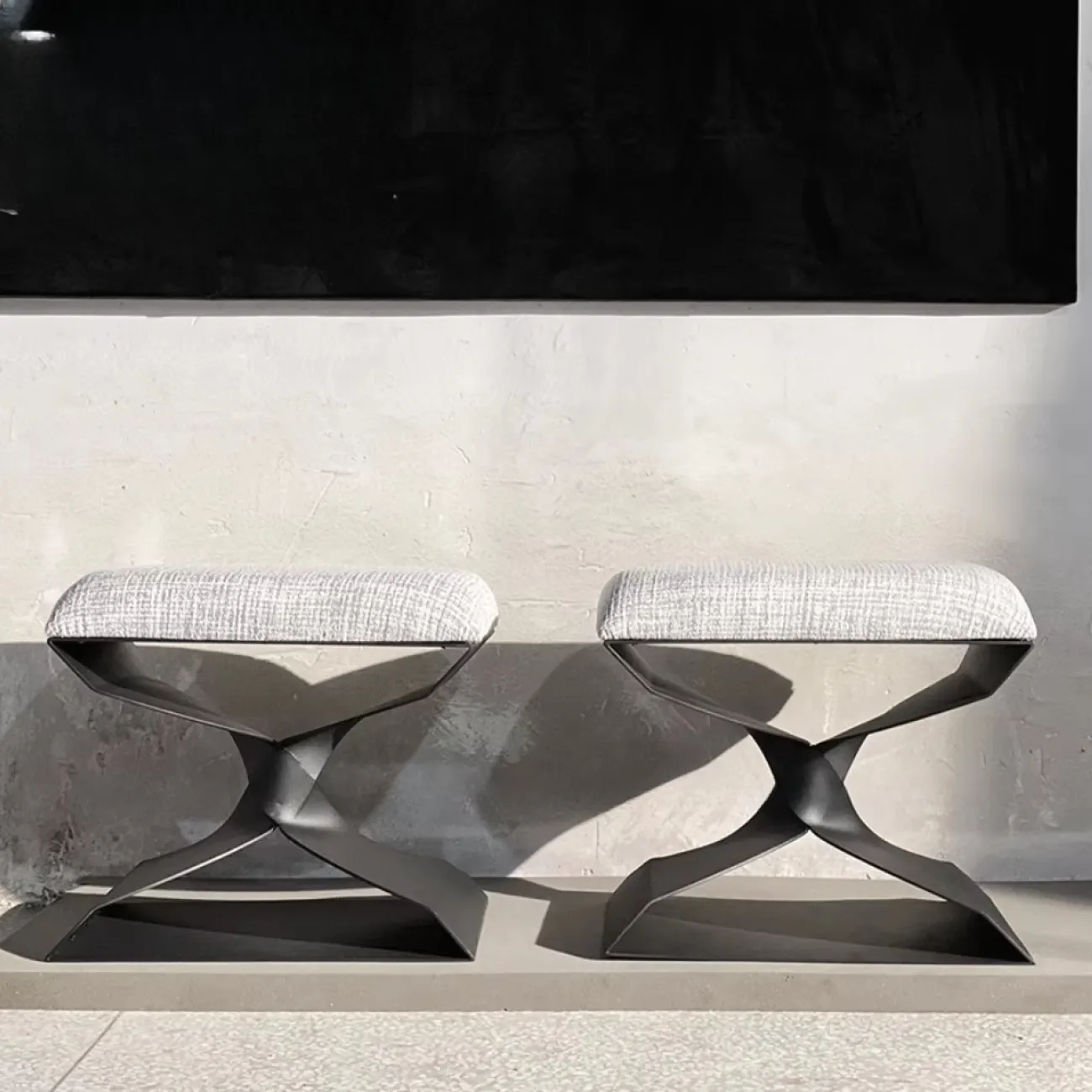 Дизайнерский стальной табурет Yanshe от LaLume Дизайнерский стальной табурет Yanshe от LaLume