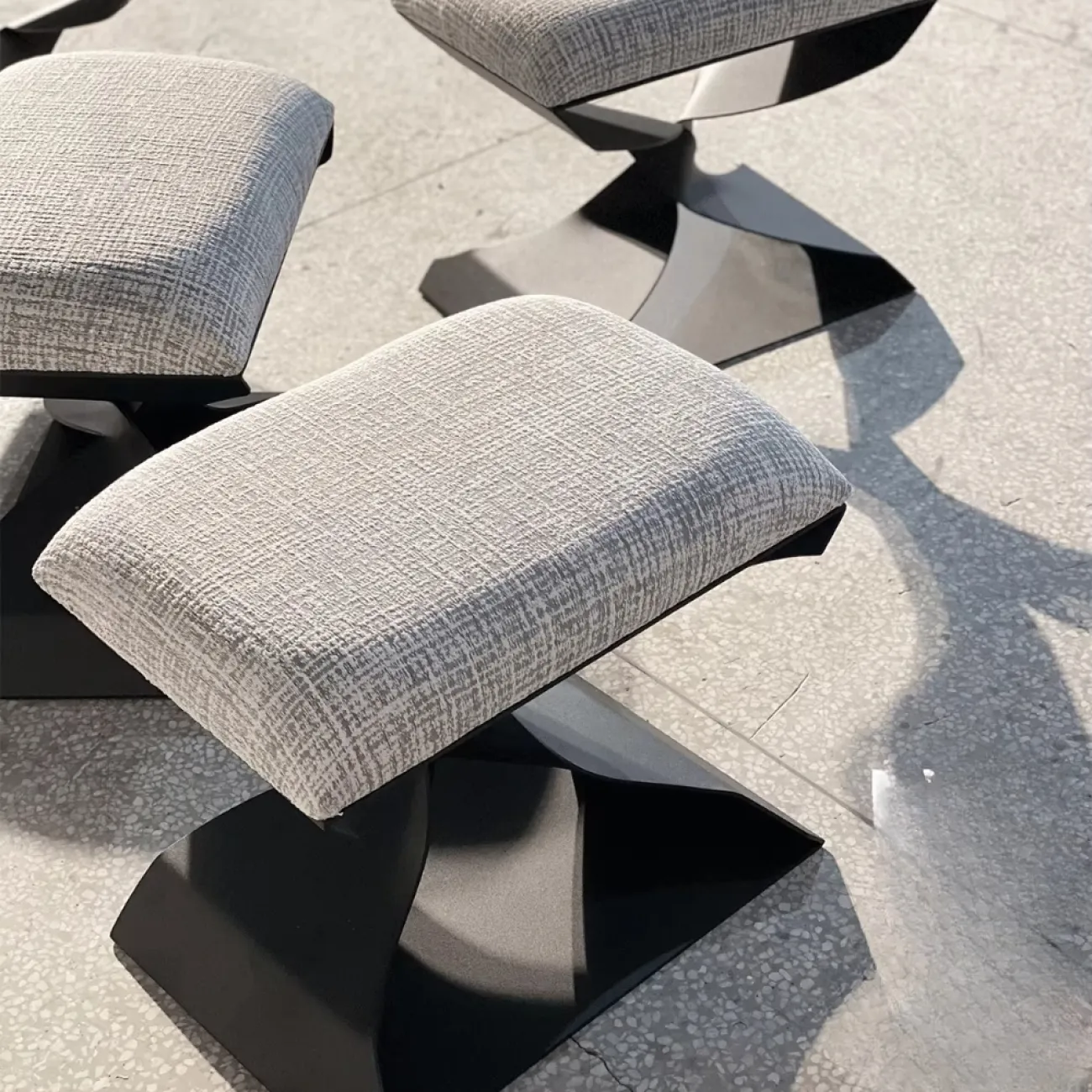 Дизайнерский стальной табурет Yanshe от LaLume Дизайнерский стальной табурет Yanshe от LaLume