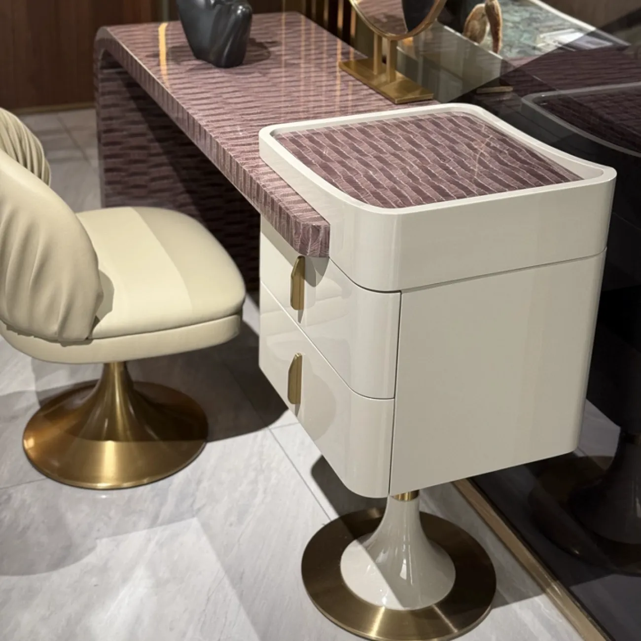 Элегантный туалетный столик с зеркалом MIVICA из дерева и шпона TS38804-32