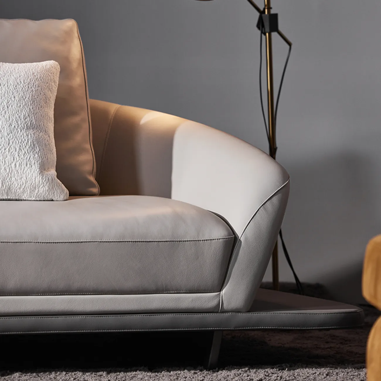 Стильный угловой диван MIVICA из натуральной кожи DV38816-32