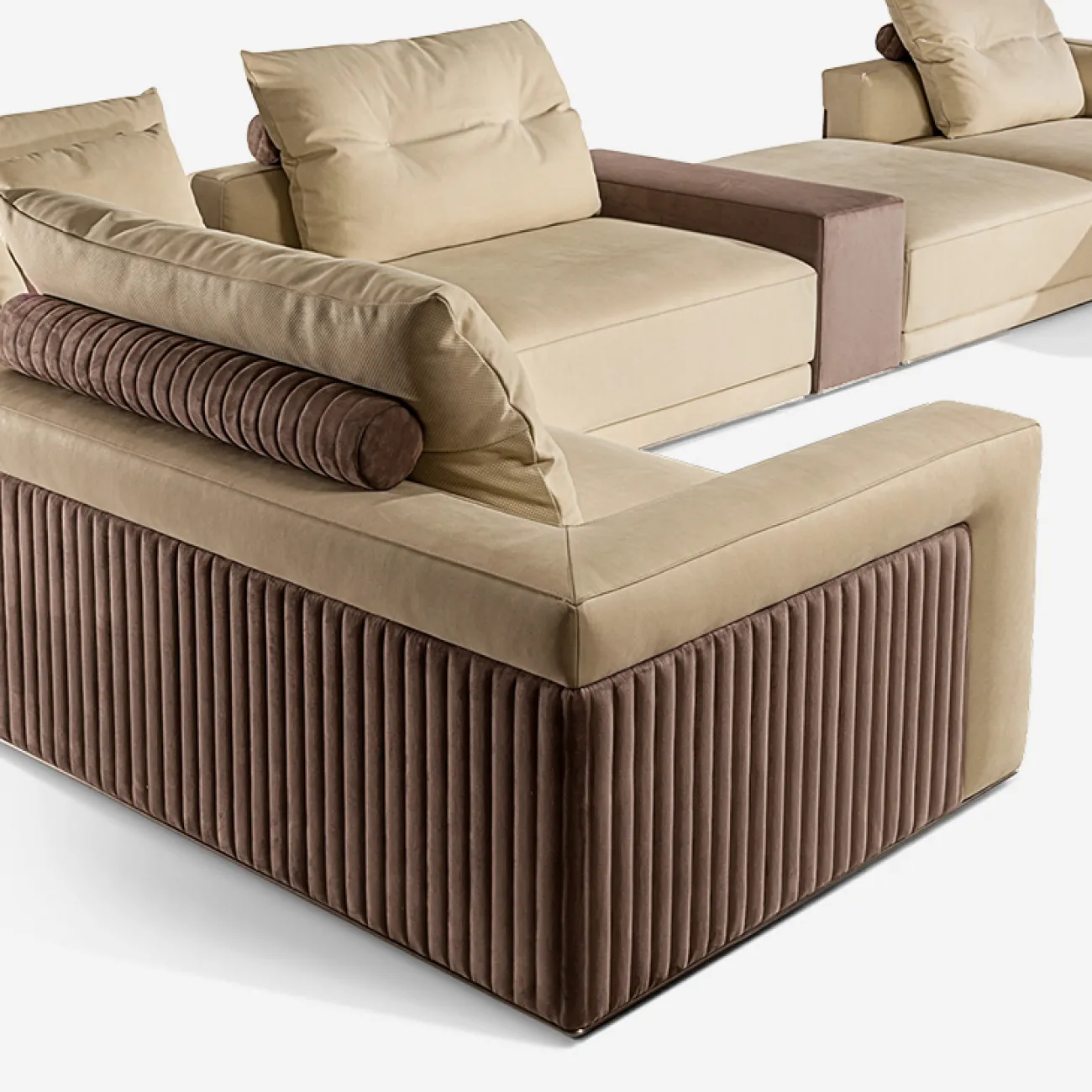 Просторный угловой диван MIVICA из искусственной кожи DV38821-32 Просторный угловой диван MIVICA из искусственной кожи DV38821-32