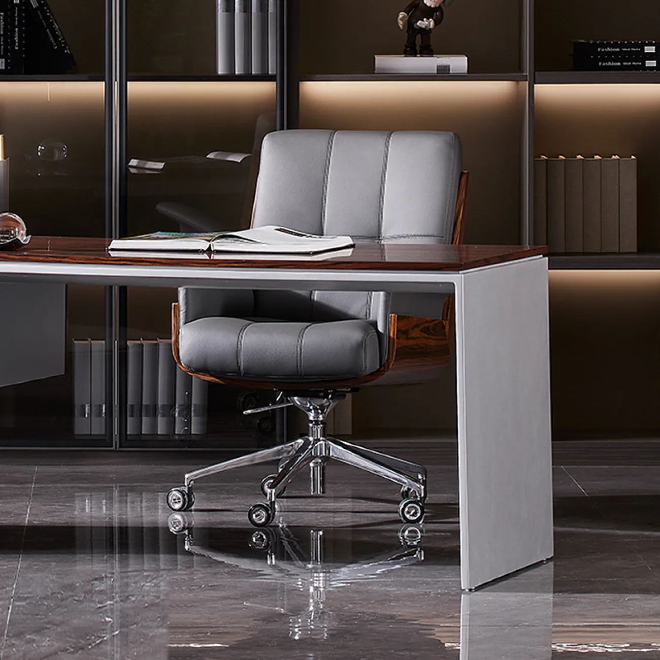  Кожаное офисное кресло MIVICA с эргономичной спинкой OS38513-32